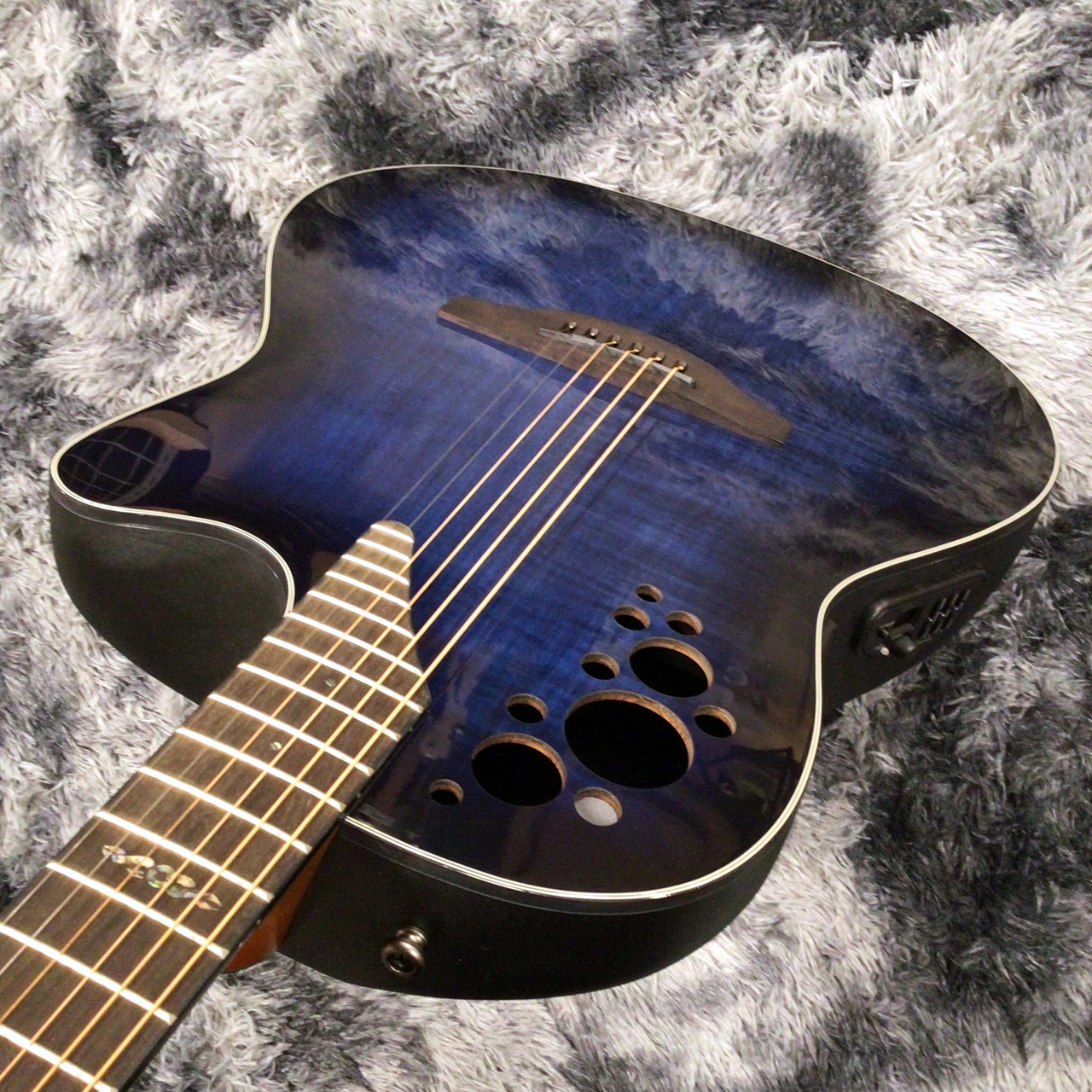 Ovation Celebrity Elite CE44P BLFL-G LTD【アウトレット特価】【限定