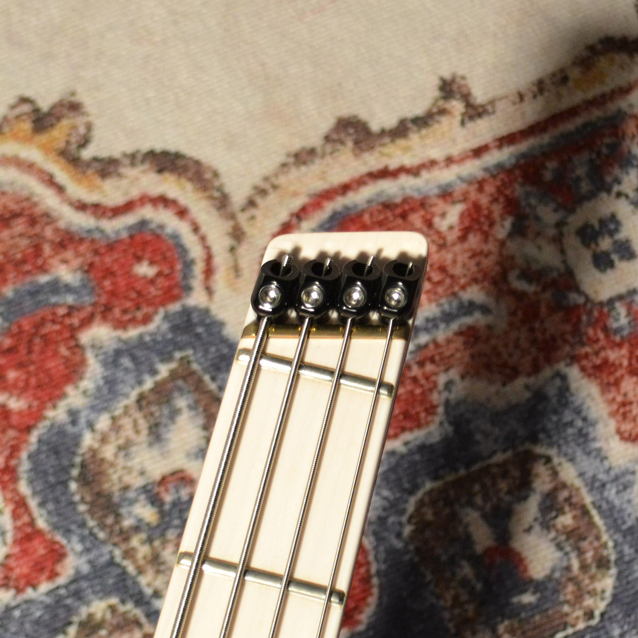 Tune HNB-4 4弦 Headless Ash TWH 【中古】（中古/送料無料