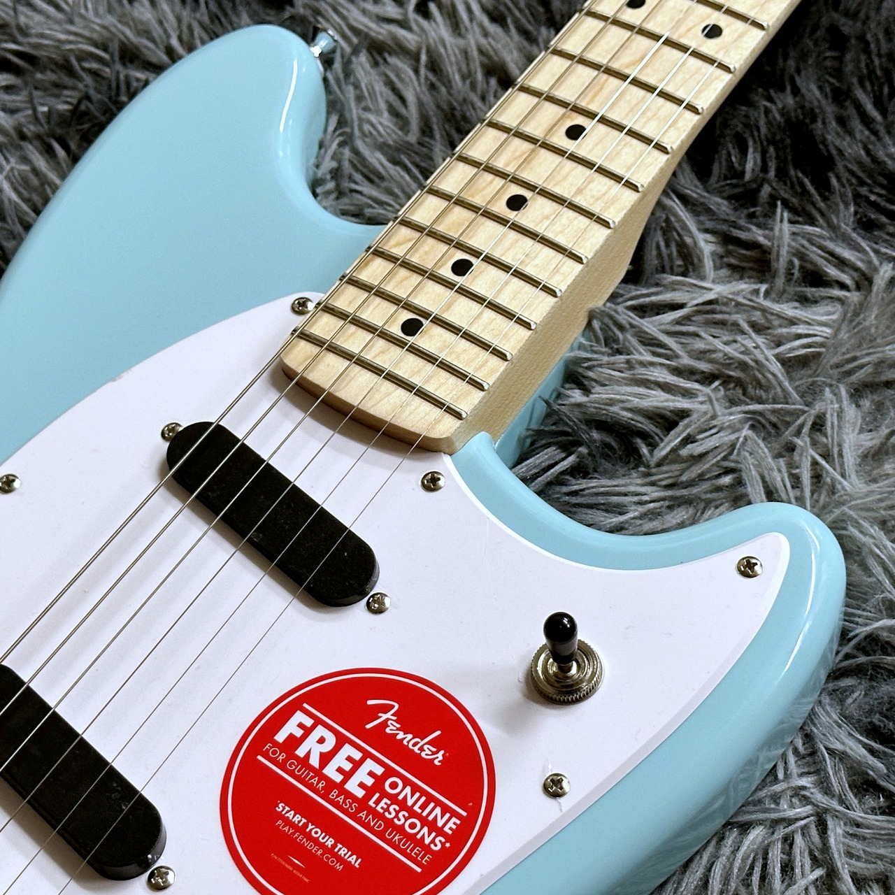 Squier by Fender Sonic Mustang, Maple Fingerboard, White Pickguard