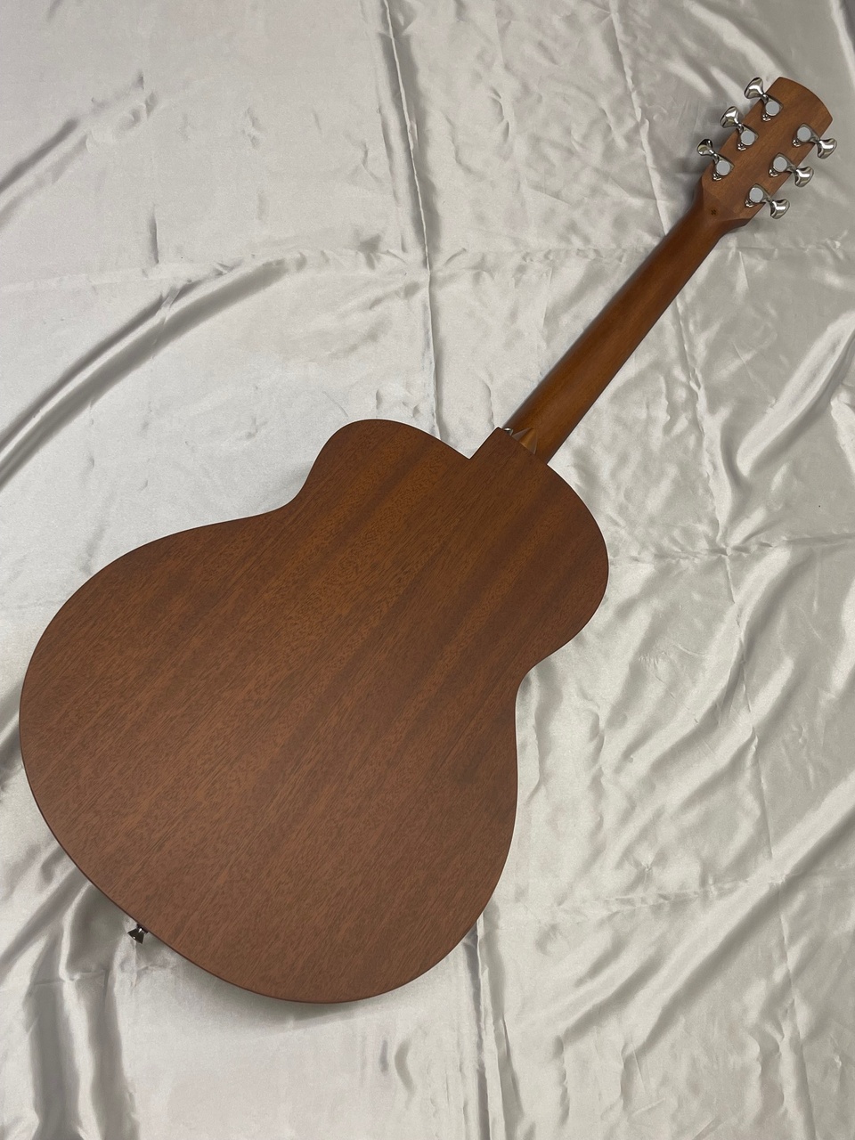 aNueNue aNN-L20E ★ 人気のアヌエヌエ　新同品 New Comers !!】 aNueNue – Acoustic Guitar 《Red Guitars