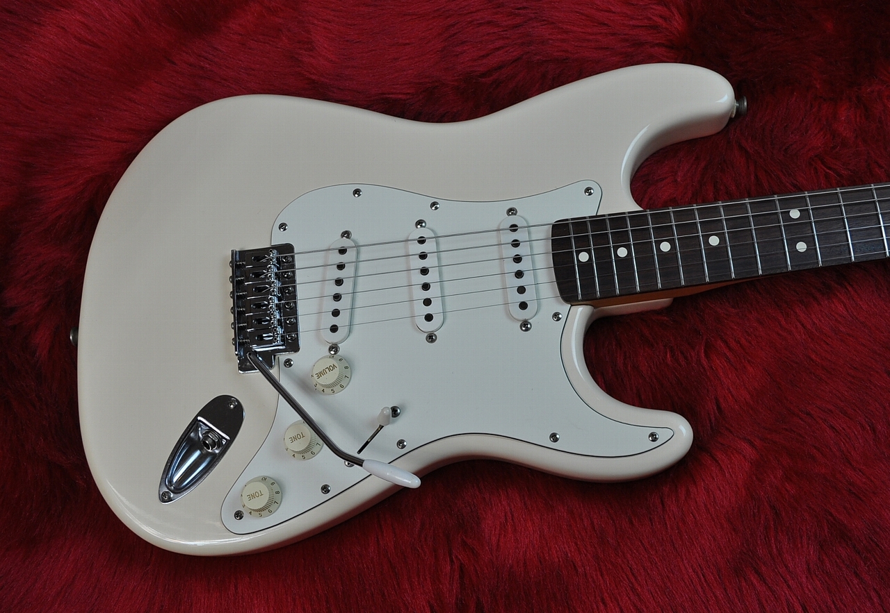 Fender Stratocaster ホワイト メキシコ製 Fender Mexico Standard Stratocaster -Arctic White-《エレキ
