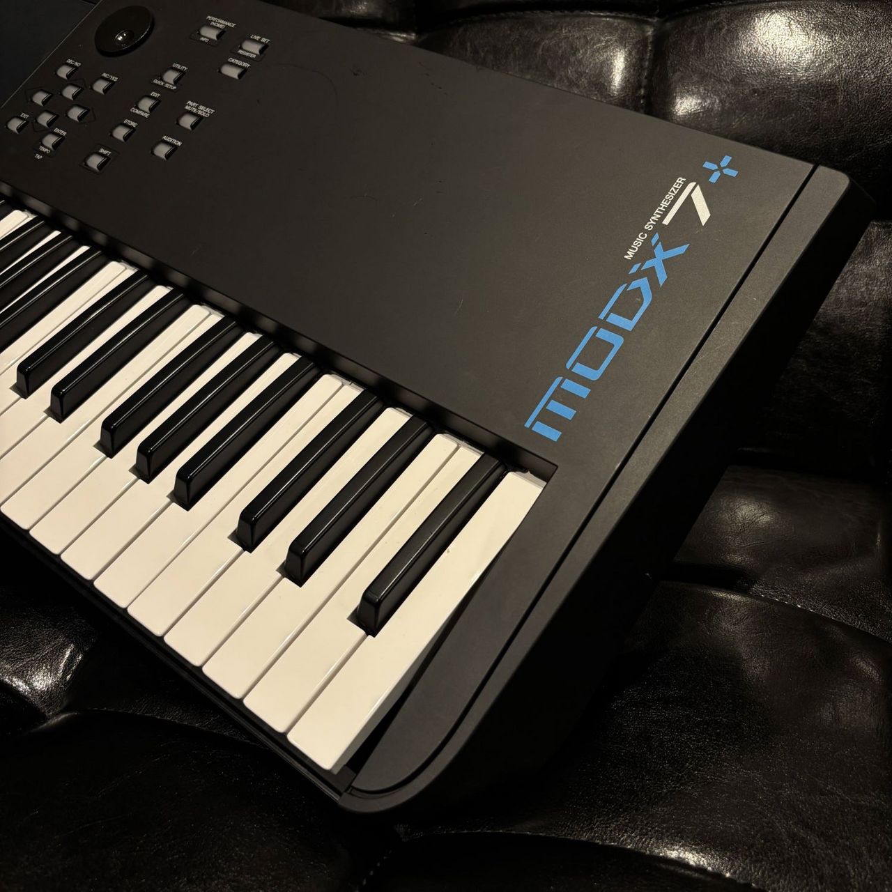 YAMAHA MODX7+ (純正ソフトケース付属) 76鍵盤（中古/送料無料）【楽器