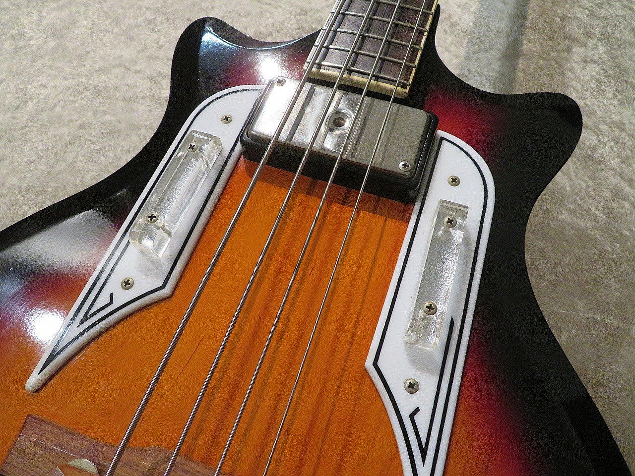 ビザールエレキベース Airline 【魅惑のビザールベース】Pocket Bass -Sunburst-【3.47