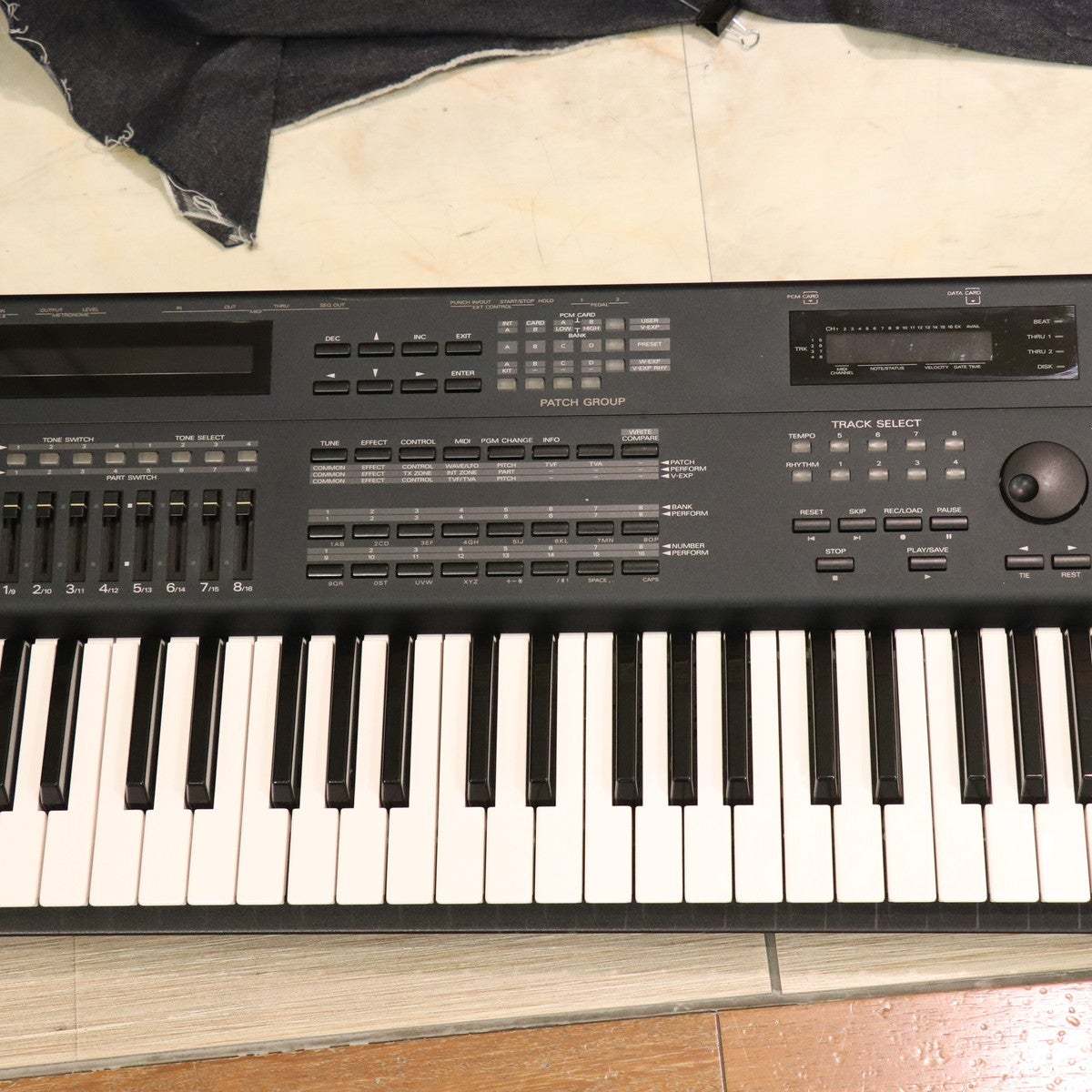 Roland JV-1000 【梅田店】（中古/送料無料）【楽器検索デジマート】