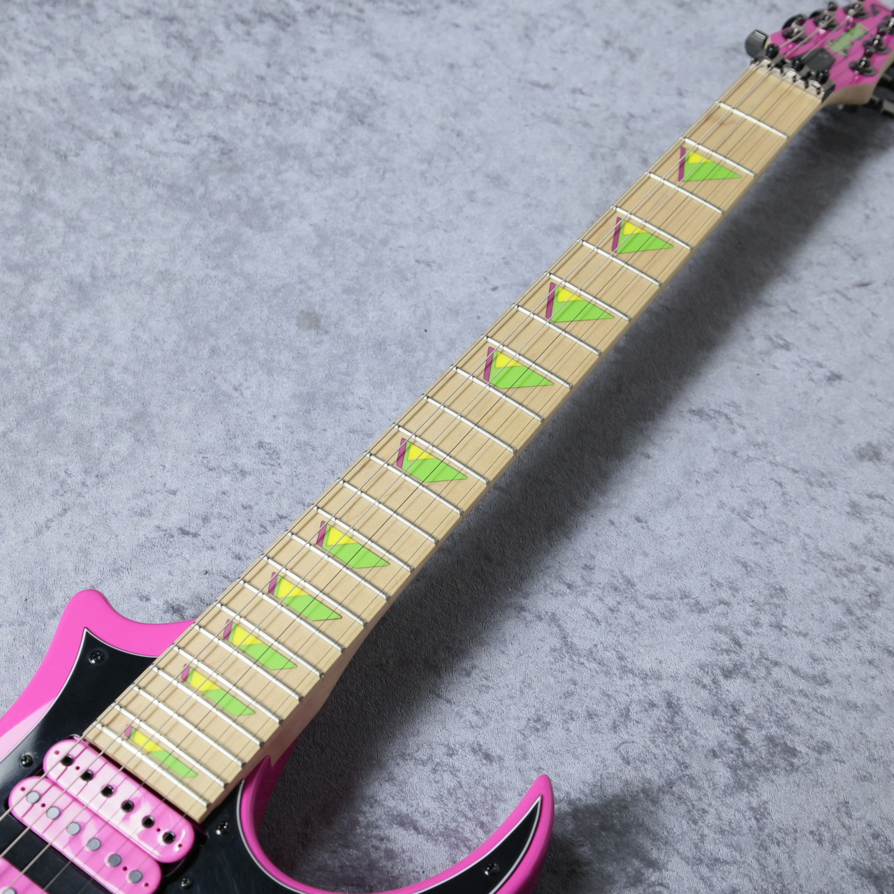 Traveler Guitar Vaibrant Deluxe V88X Hot Pink（中古）【楽器検索