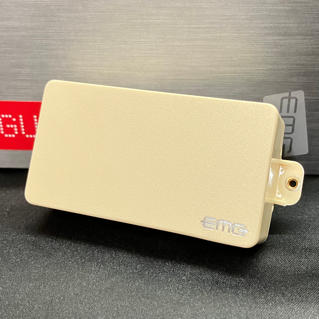 EMG 81 (Ivory)【ギター用/アクティブピックアップ/ハムバッカー】（B