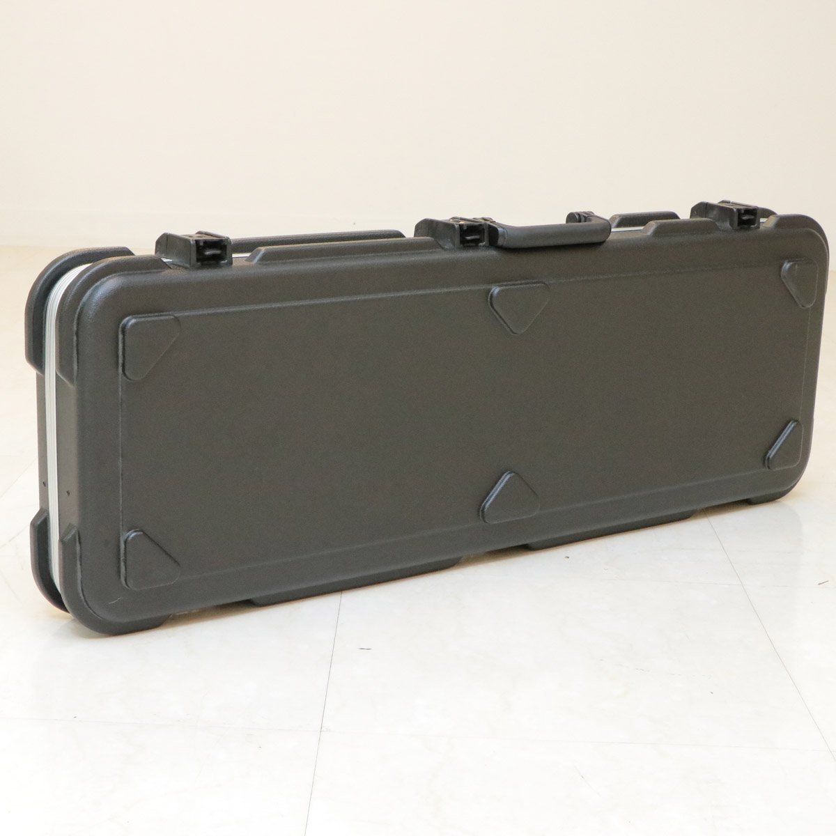 SKB.TSA002ストラト、テレキャス用ケ－ス Amazon.com: SKB Injection molded Strat/TeleFlight Case - TSA