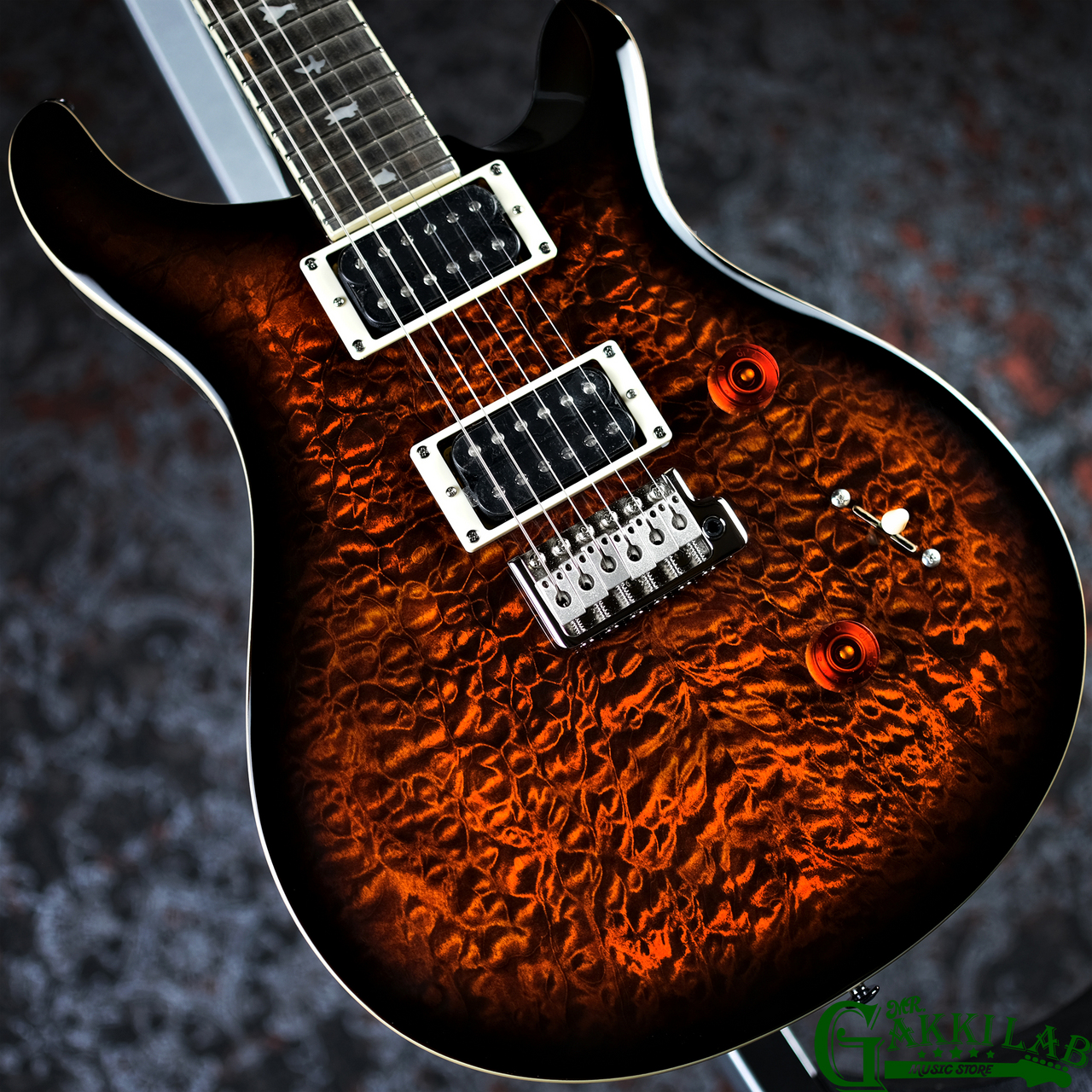 【クリスマス限定特価】惹きずり込まれる運命のスマホストラップblack×gold クリスマス限定特価】惹きずり込まれる運命のスマホストラップ