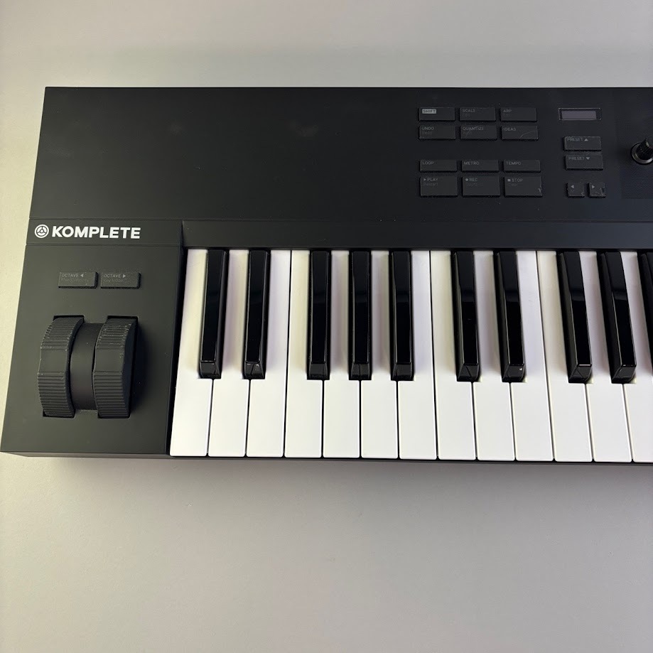 NATIVE INSTRUMENTS KOMPLETE KONTROL A61（中古/送料無料