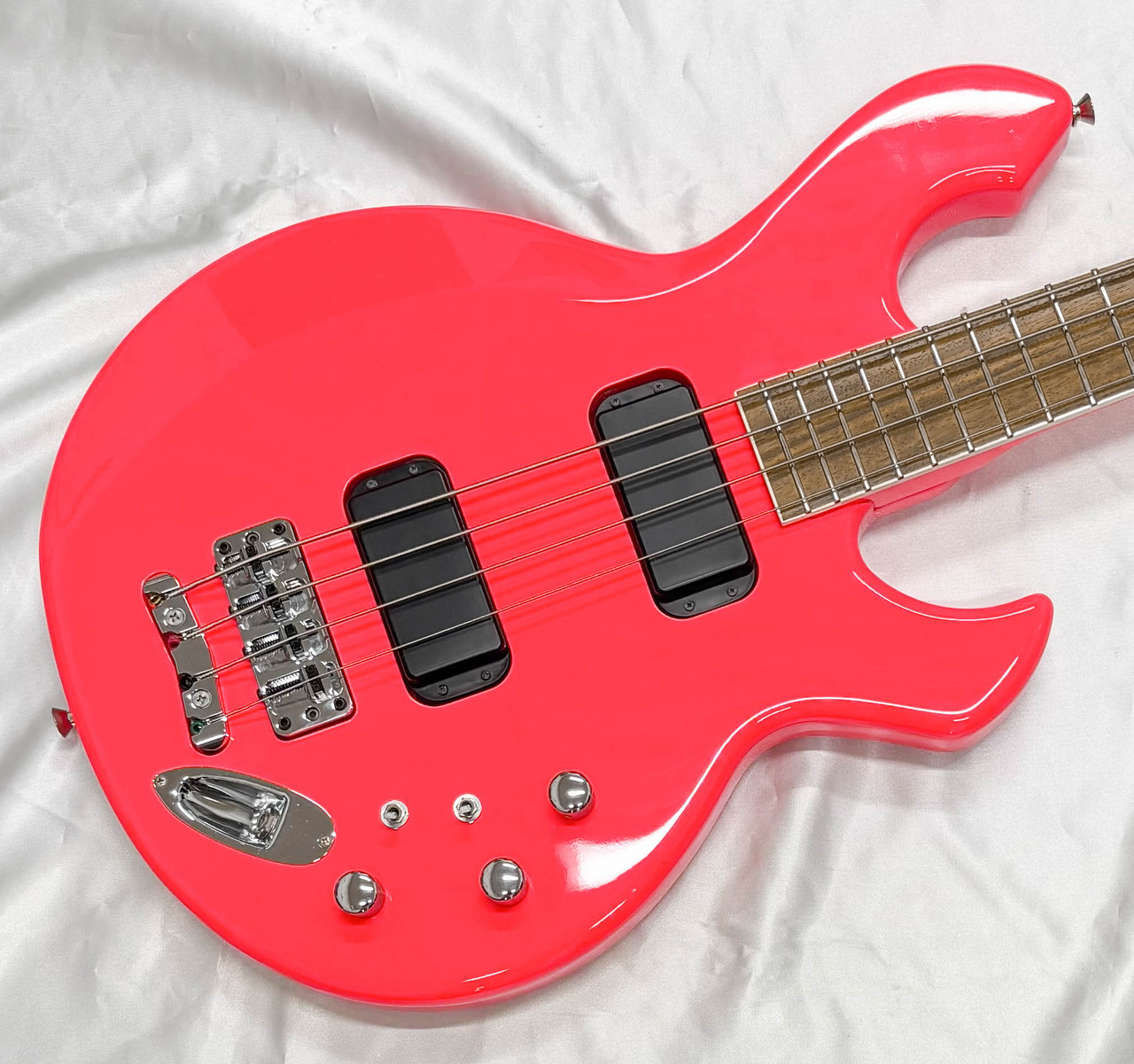 Burny kab-liar ka-yuモデル　直筆サイン入り Burny ka-yuモデル ブラック 直筆サイン入りBurny KAB-LIAR 【Janne Da