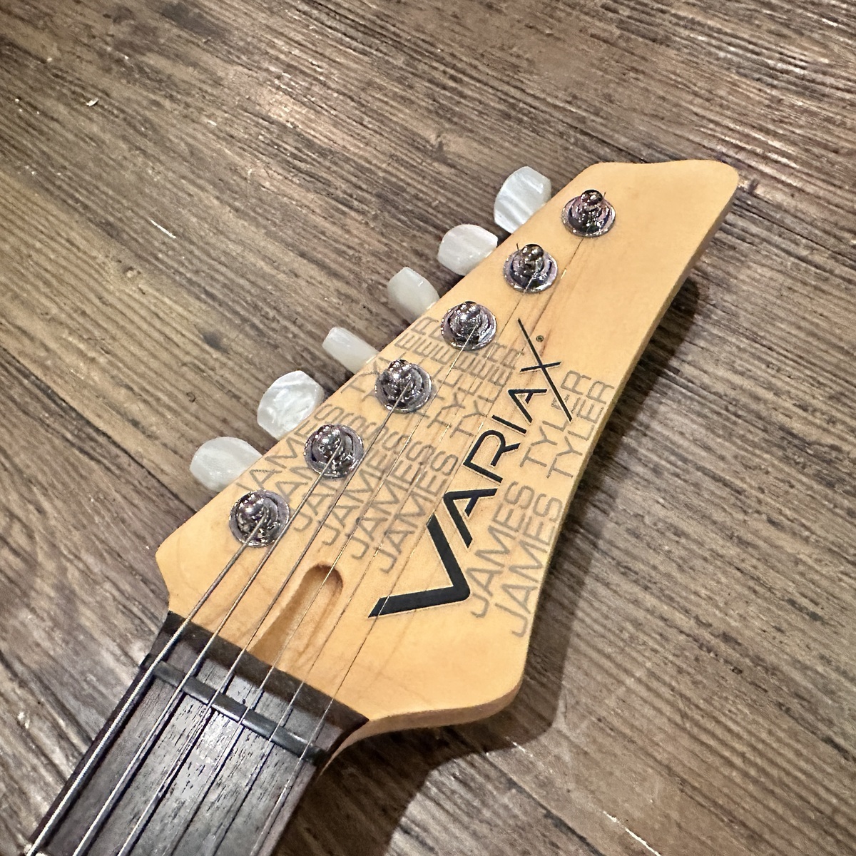 LINE 6 James Tyler Variax JTV-69 2011 Candy Apple Red Stratocaster