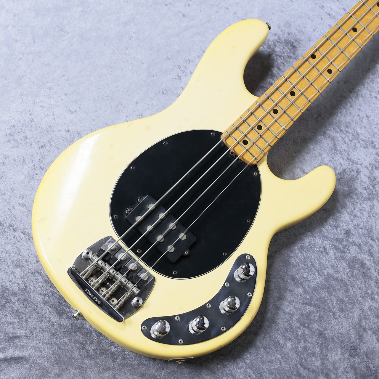 MusicMan StingRay White ミュージックマン スティングレイ
