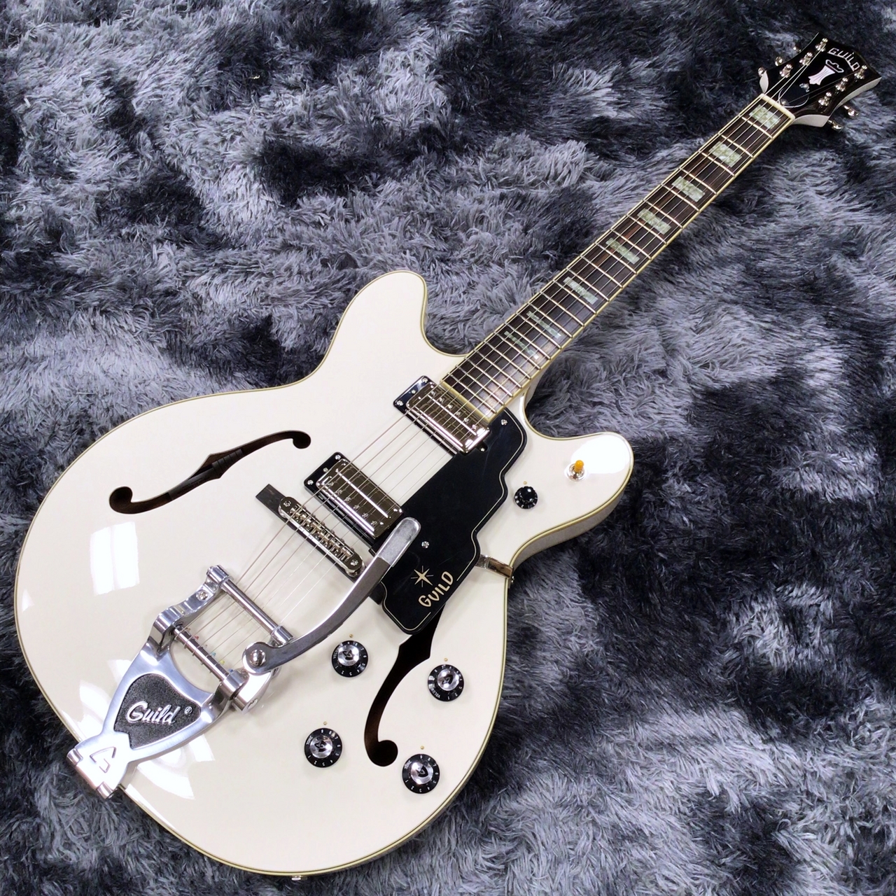 世界的に Starfire GUILD V Collection St. -Newark White Crest Snow ギター