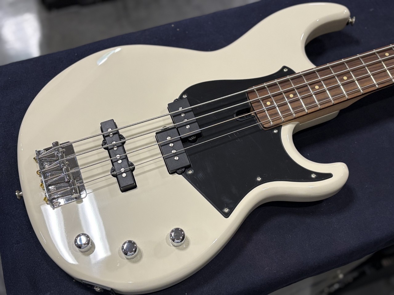 YAMAHA BB234 VW ビンテージホワイト【ケース付き】　値下げ交渉可 YAMAHA(ヤマハ) BB234 / ビンテージホワイト(VW) - 【ESP直営