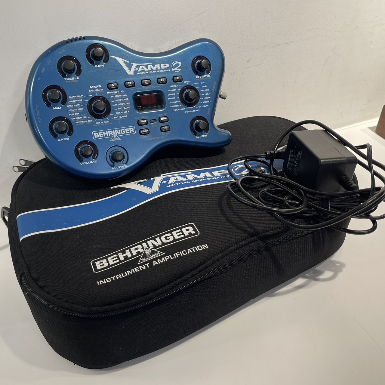 BEHRINGER V-AMP2 アンプシュミレーター モデリングアンプ Behringer V-AMP2 Guitar Amp Modeler and Multi-Effects V-AMP2