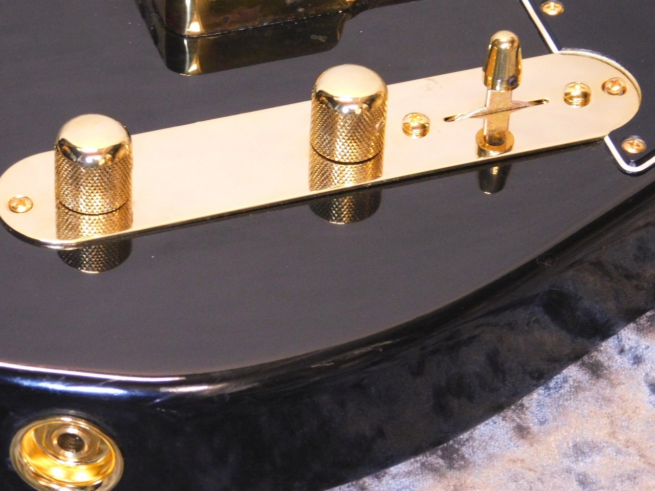 Fender Collectors Edition Black & Gold Telecaster '82（ビンテージ