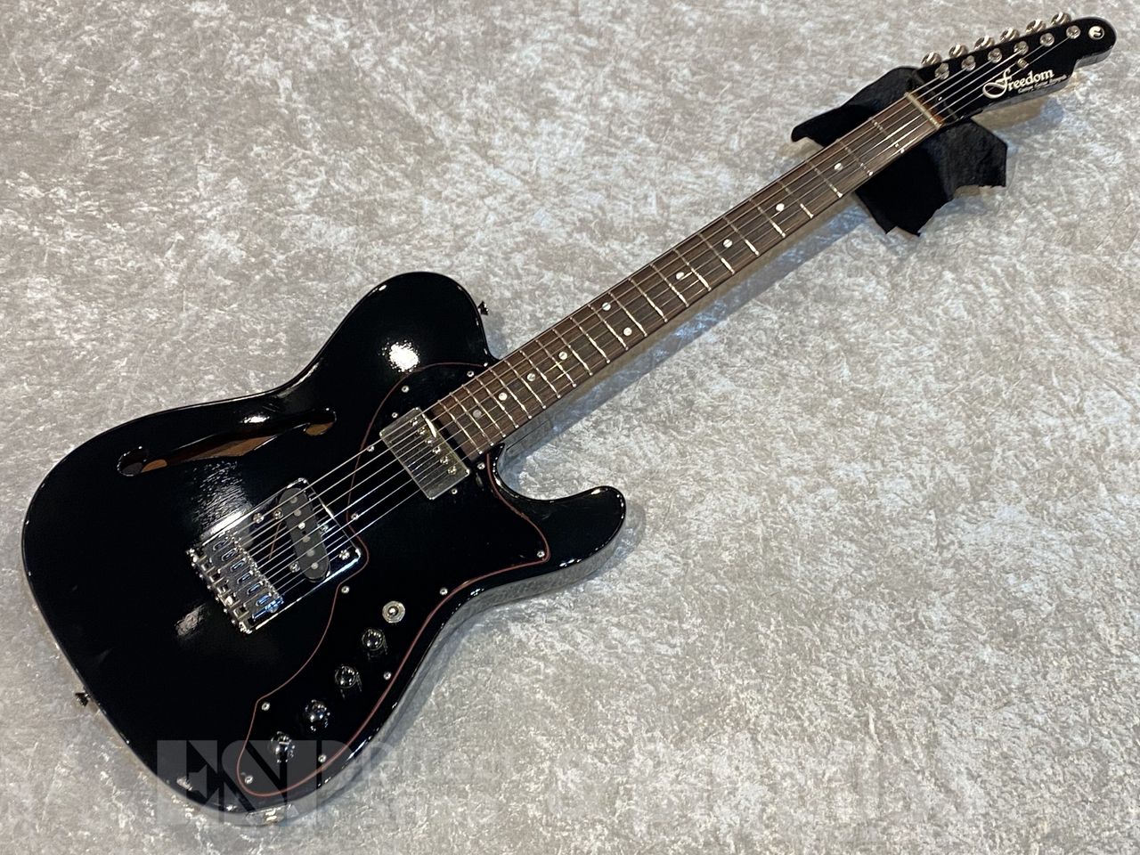 FREEDOM CUSTOM GUITAR BLACK PEPPER ケース付 FREEDOM CUSTOM GUITAR RESEARCH C.O.Black Pepper w/preamp（中古