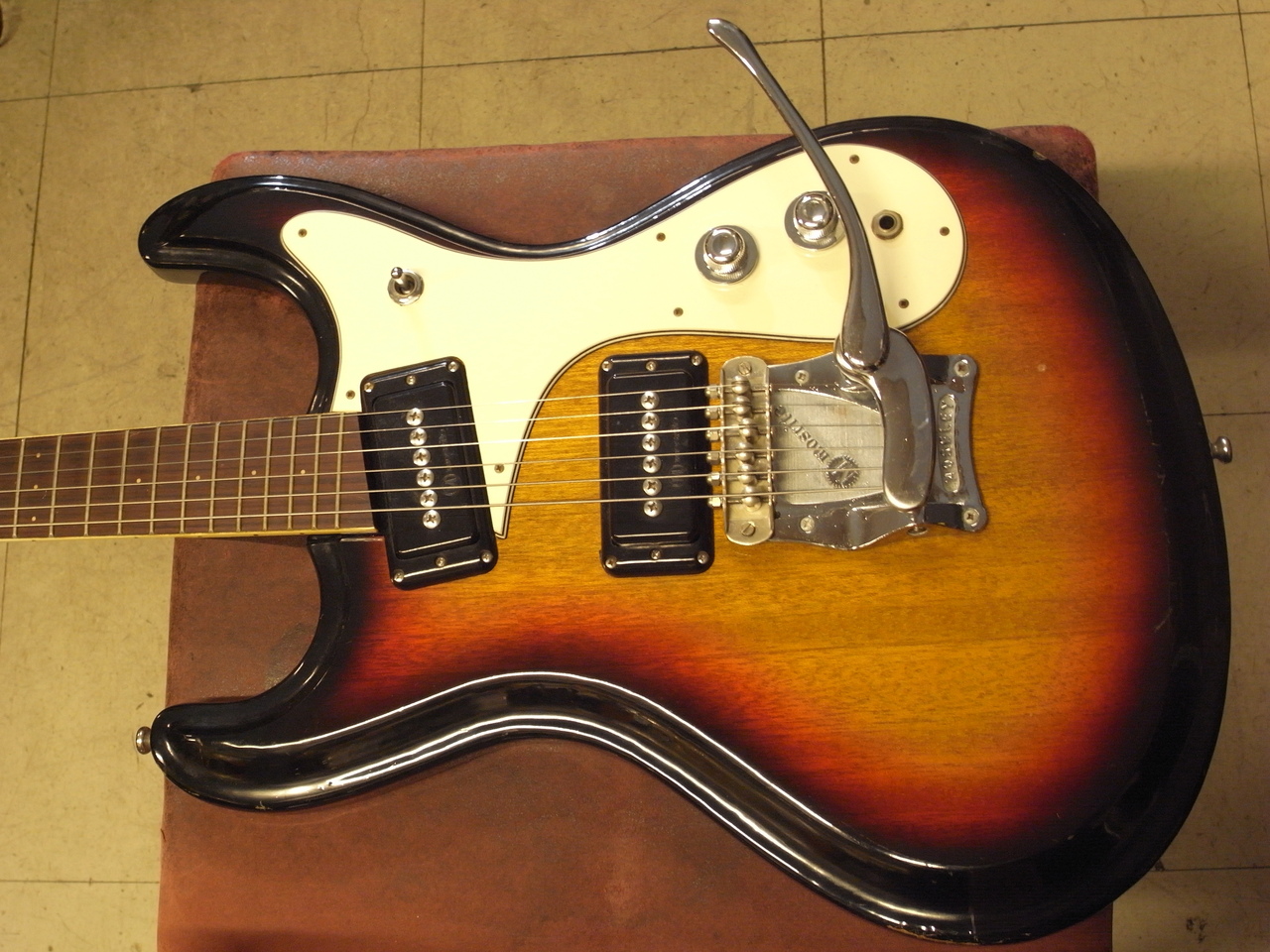 Mosrite Avenger（中古）【楽器検索デジマート】