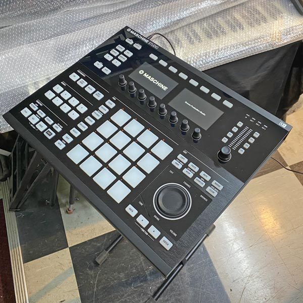 NATIVE INSTRUMENTS MASCHINE STUDIO BK（中古）【楽器検索デジマート】