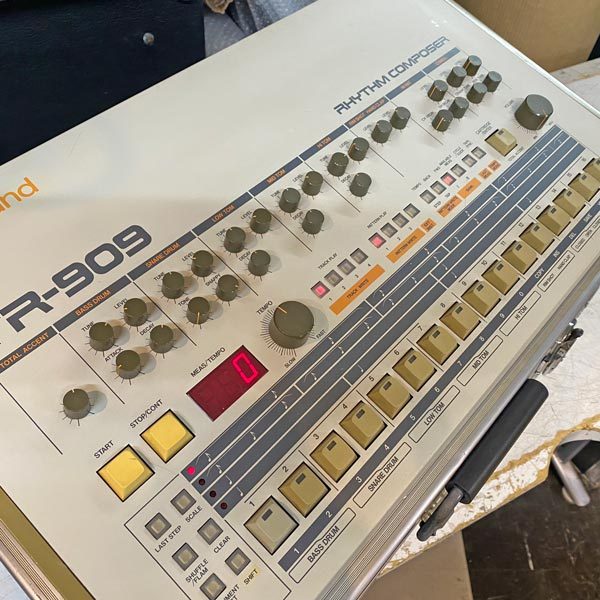 Roland TR-909 後期型 #2（ビンテージ）【楽器検索デジマート】