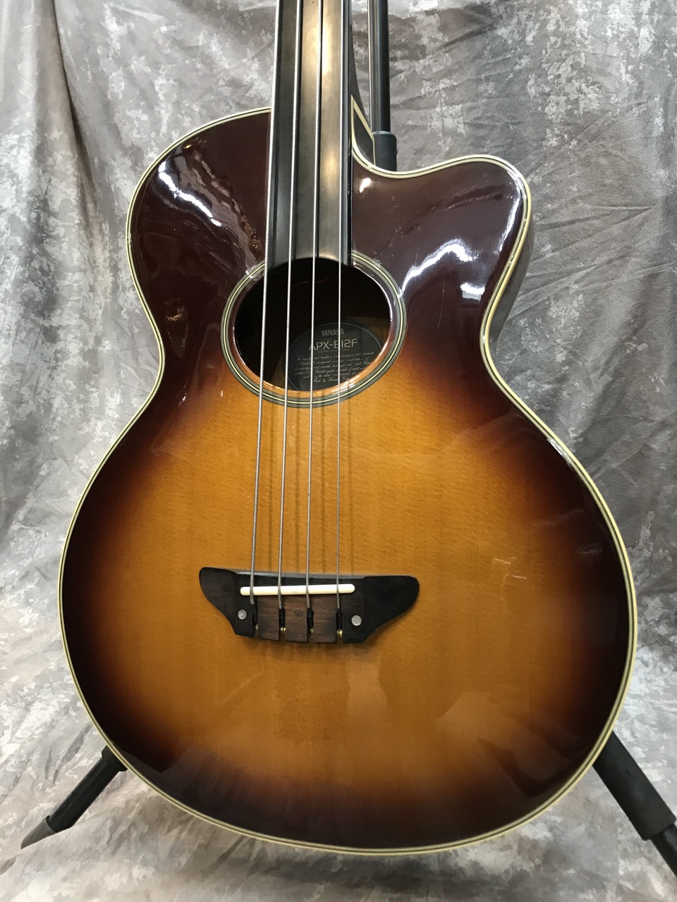 Yamaha APX-B12F アコースティックベース オリジナルケース付き Yamaha APX-B12F アコースティックベース オリジナルケース付き YAMAHA