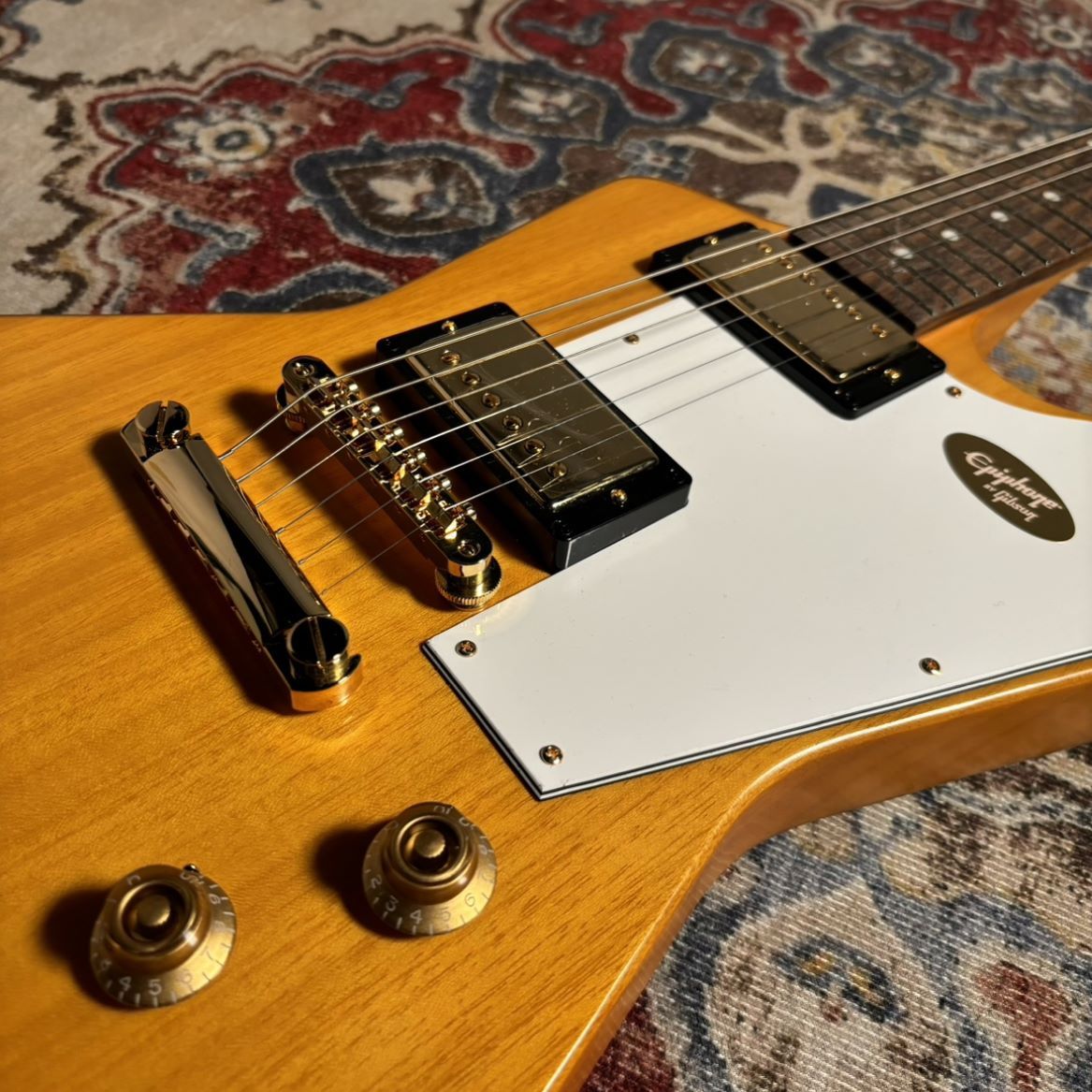 Epiphone Korina Explorer Aged Natural エレキギター（新品/送料無料