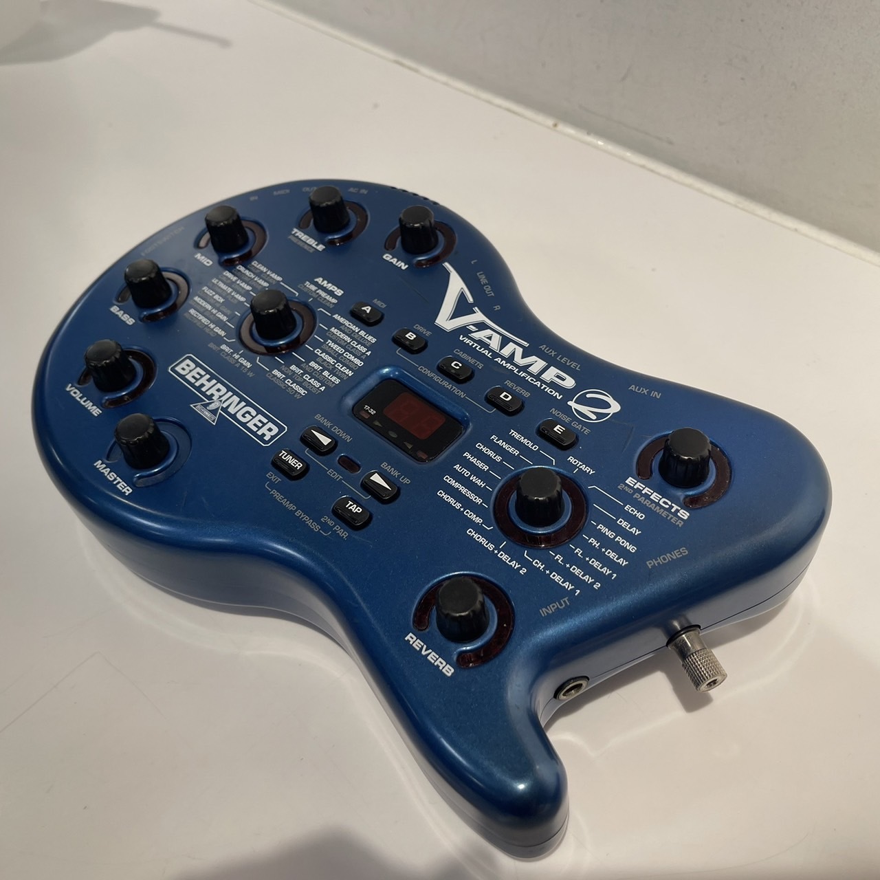 BEHRINGER ギターアンプシミュレーター V-AMP2 マルチエフェクター Behringer | Product | V-AMP 2