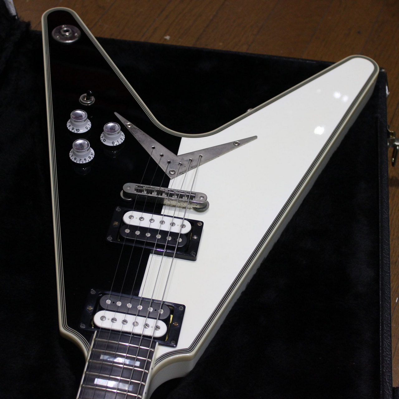 DEAN USA FLYING V MS モデル限定品 MICHAEL SCHENKER V 2005年製です