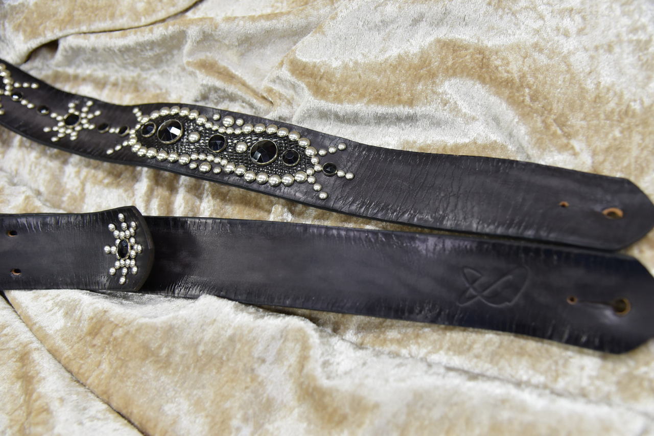 MODERN PIRATES 42mm Width Vintage Leather Guitar Strap / Vintage Spots  Design 001(Silver)(SUGIZO Model)（中古）【楽器検索デジマート】