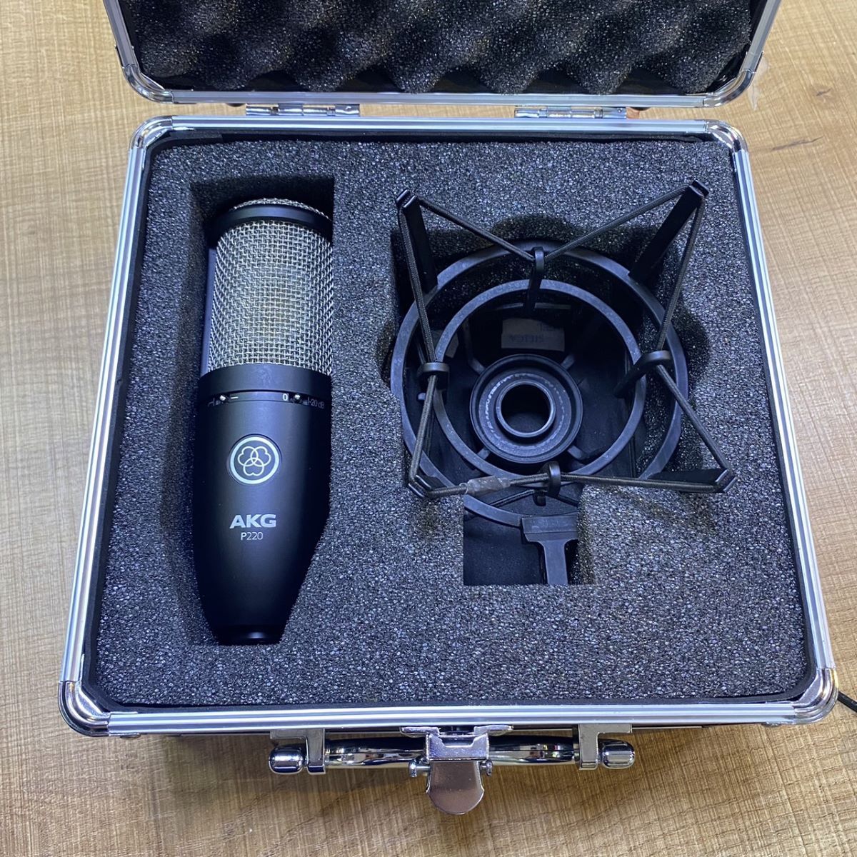 AKG P220(環境に合わせたセッティングができる!!)