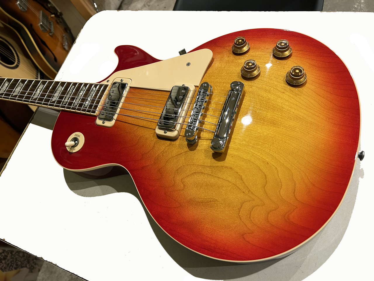 Gibson Gibson Les Paul Deluxe Cherry Sunburst Limited Edition 2000 
