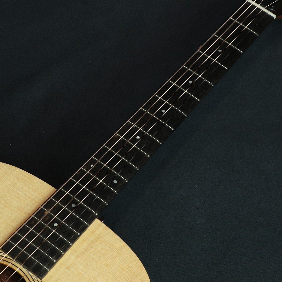 Taylor Academy 10e テイラー アカデミー エレアコ ES-B Academy 10e Walnut Acoustic-Electric Guitar | Taylor Guitars