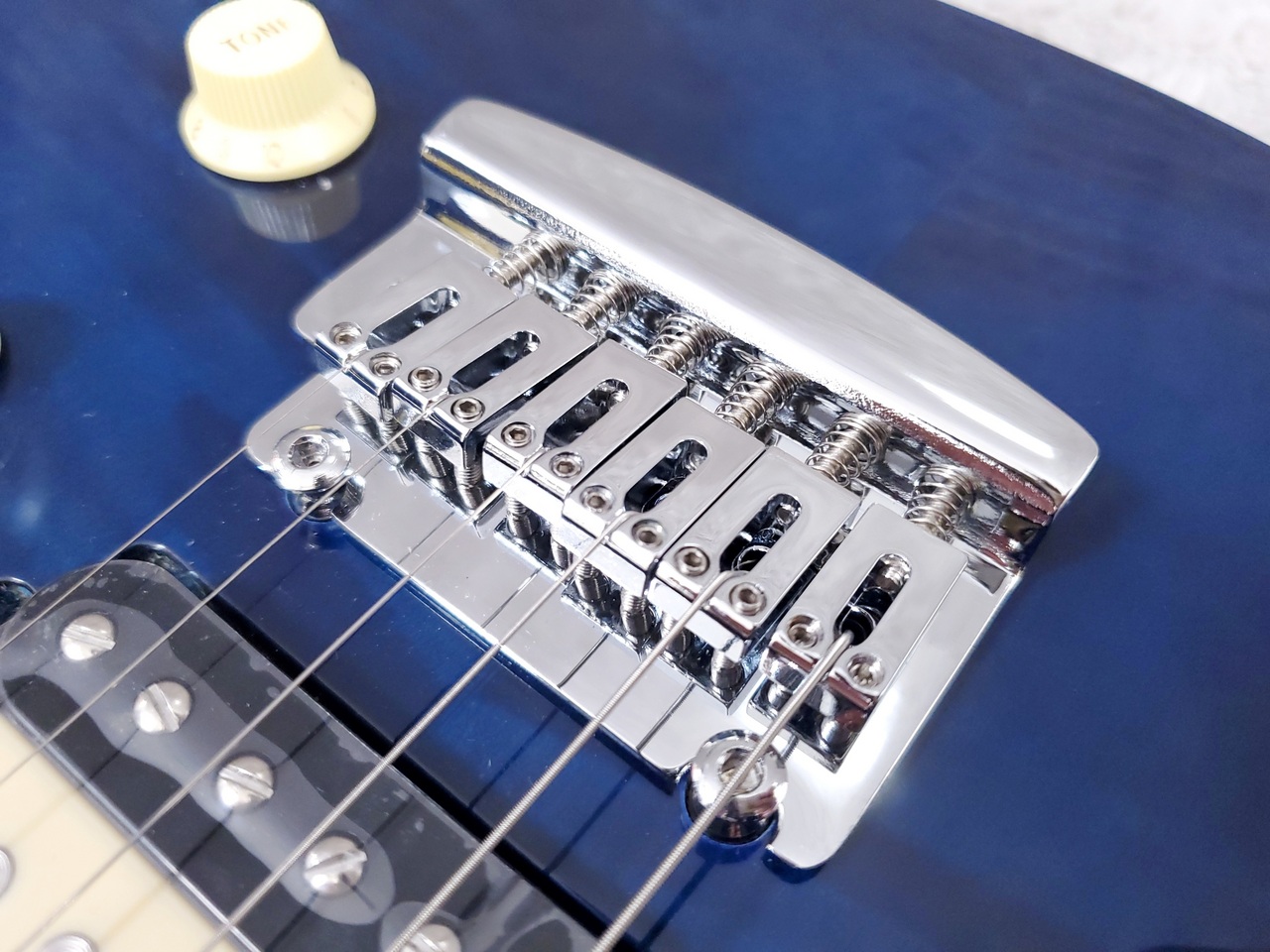 Sterling by MUSIC MAN Axis Flame Maple S.U.B AX3FM Neptune Blue