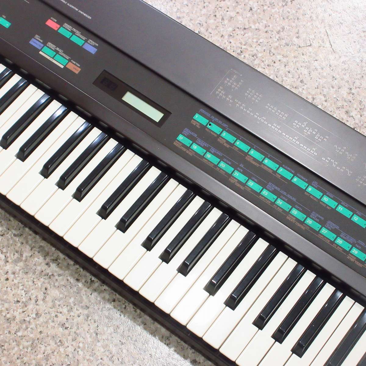 YAMAHA DX7 