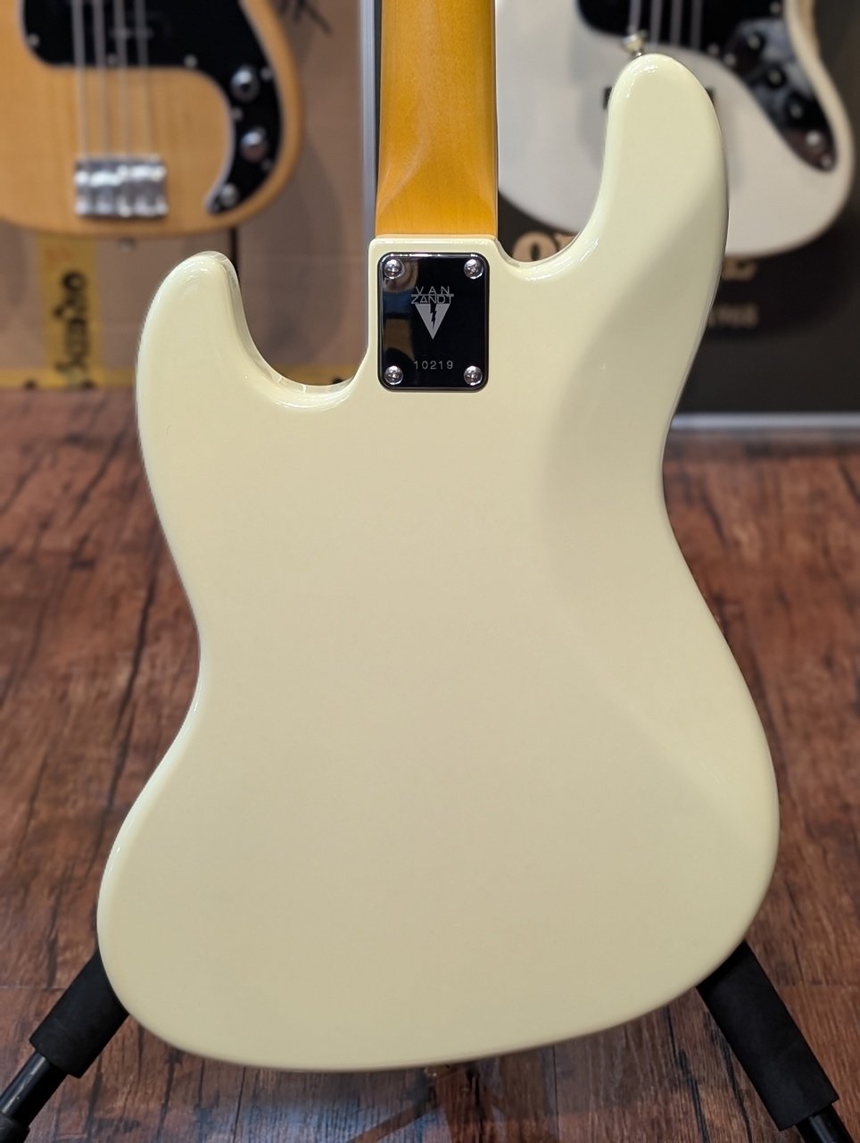 Vanzandt JBV-R2V 5弦ベース VanZandt情報！ 企画中でした5弦ベース 