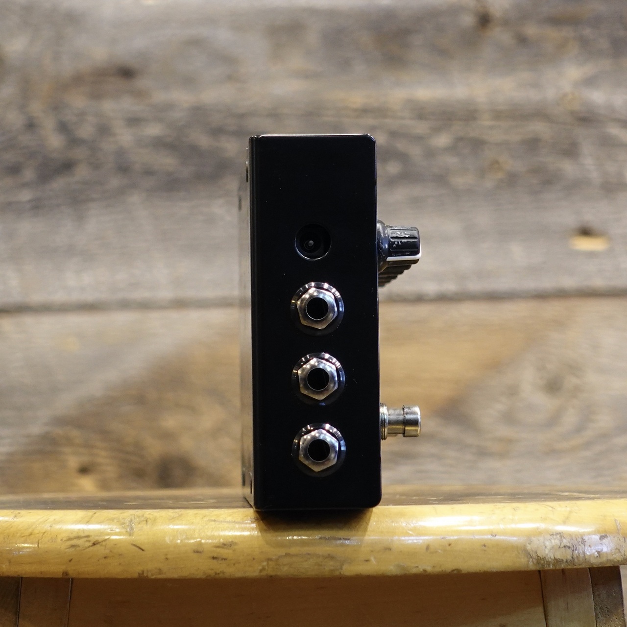 Radial BASSBONE V2 ベースプリアンプ　中古品 Radial BASSBONE V2 ベースプリアンプ 中古品 RADIAL Bassbone V2 送料