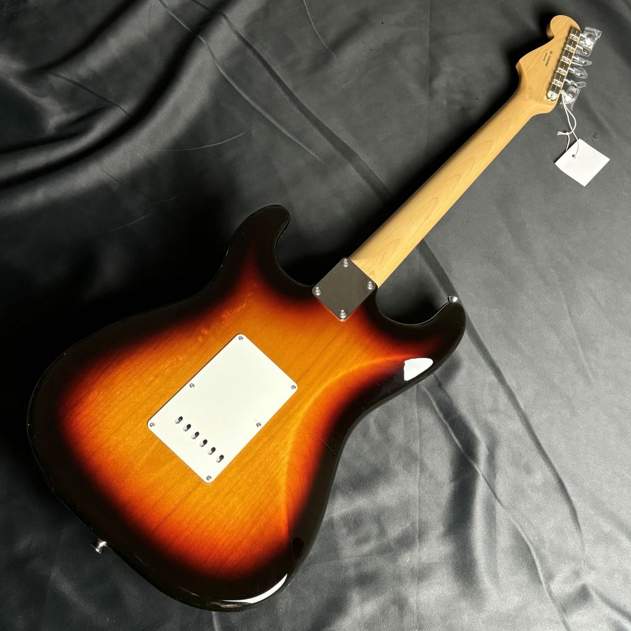 ギター Fender homage strattype 3sunberst 1964 Fender Stratocaster Sunburst 3-Color Sunburst > Guitars