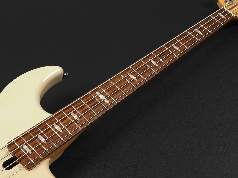 【最終価格】YAMAHA BB424 エレキベース ヴィンテージホワイト Yamaha BB424X Electric Bass Guitar Vintage White | Guitar Center