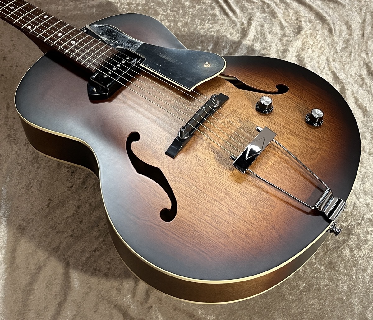 Godin 5th Avenue Kingpin P90 Vintage Burst sn053155000007 [2.30kg