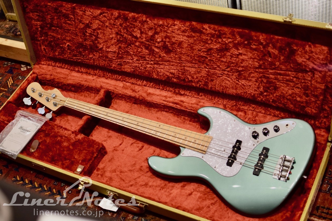 お値下げ！日本未発売　WDW ネオンカラー　ステンレス　水筒　スペースマウンテン お値下げ！日本未発売 WDW ネオンカラー ステンレス 水筒