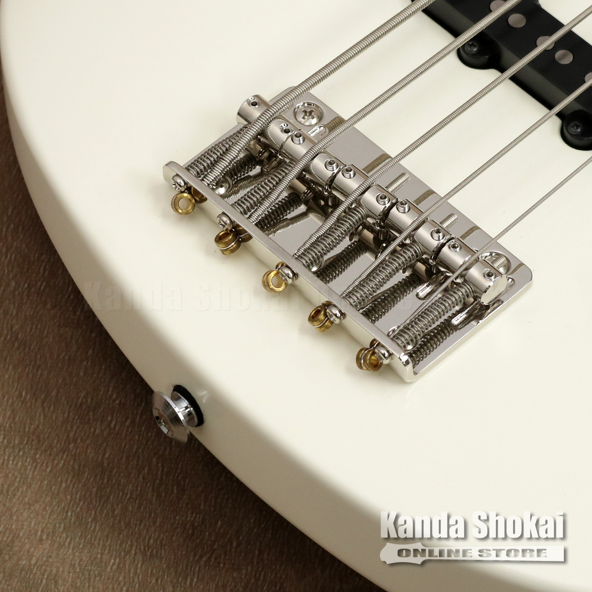 Greco BGB-1600, White / Pau Ferro Fingerboard（新品特価/送料無料）【楽器検索デジマート】