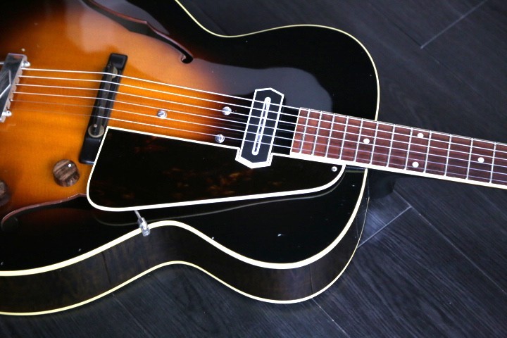 週末限定価格　ATC150CC 　ES-150タイプ　チャーリー・クリスチャン Archtop Tribute Custom ATC150CC Charlie Christian PU 新春セール