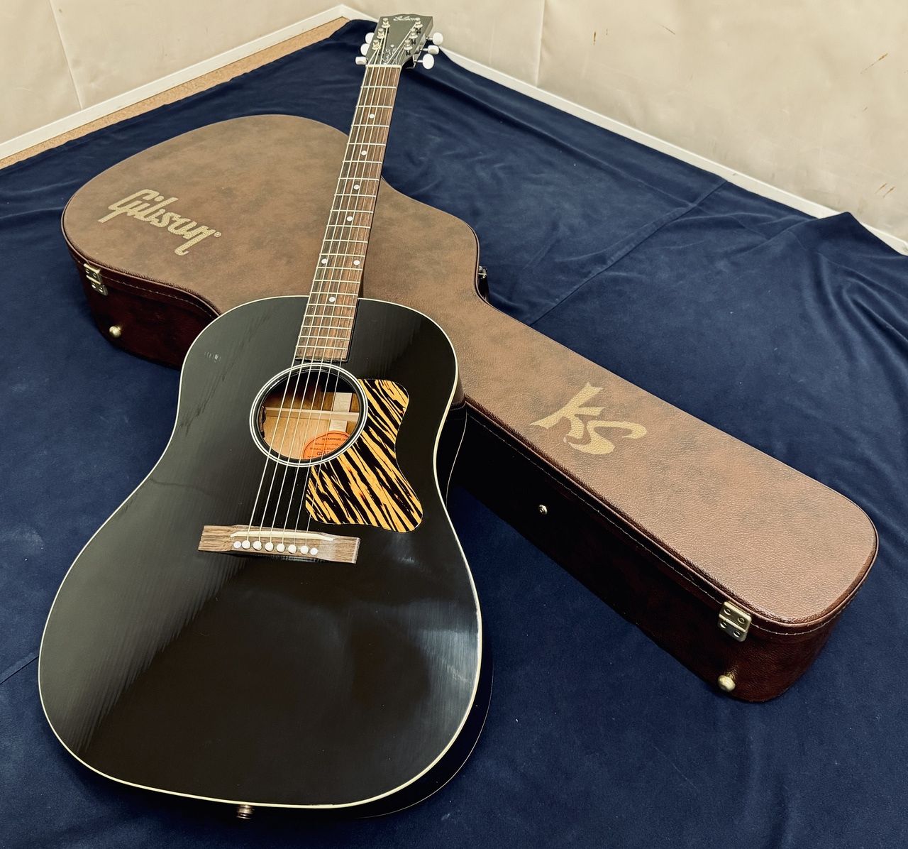 Gibson Kazuyoshi Saito J-35 純正ハードケース付き Gibson Kazuyoshi Saito J-35 純正ハードケース付き - メルカリ