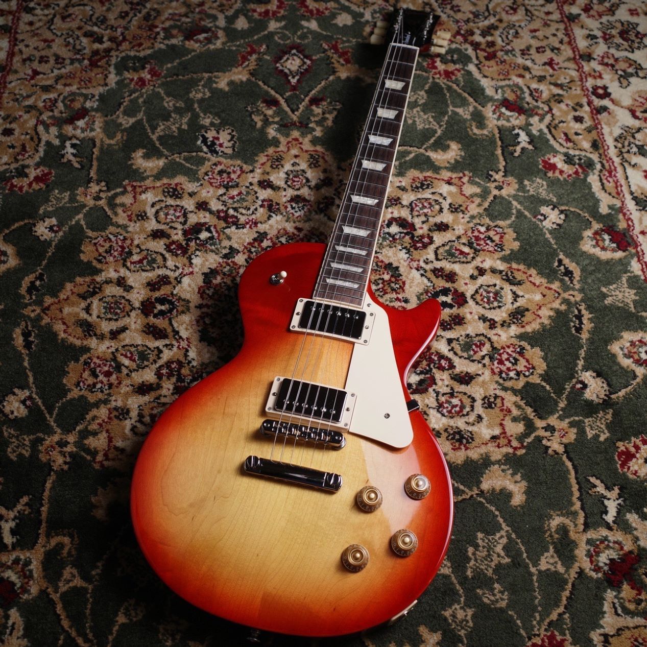 Gibson Les Paul Studio 2024 Cherry Sunburstエレキギター