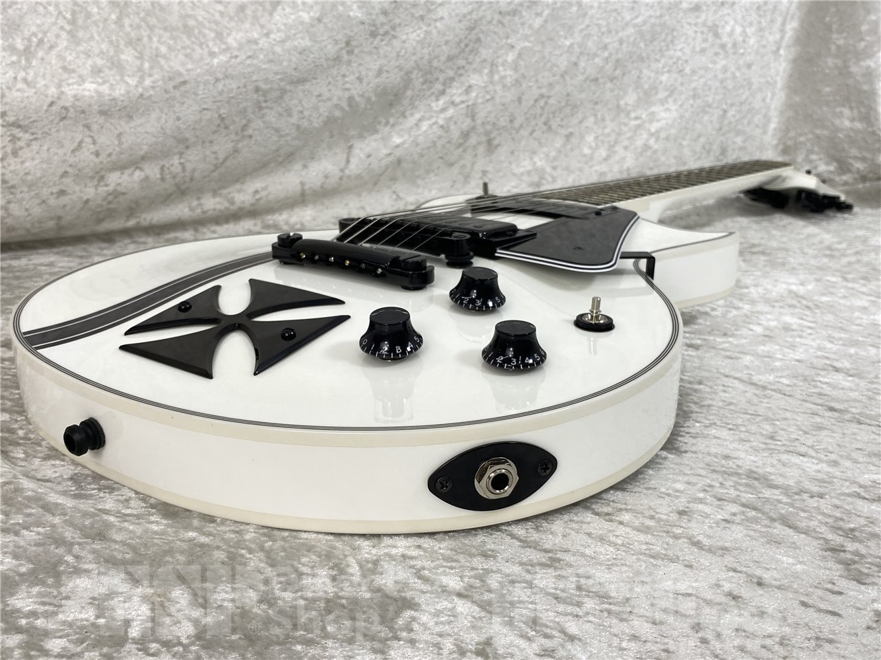 ESP IRON CROSS(Snow White) (METALLICA/James Hetfieldモデル)（新品