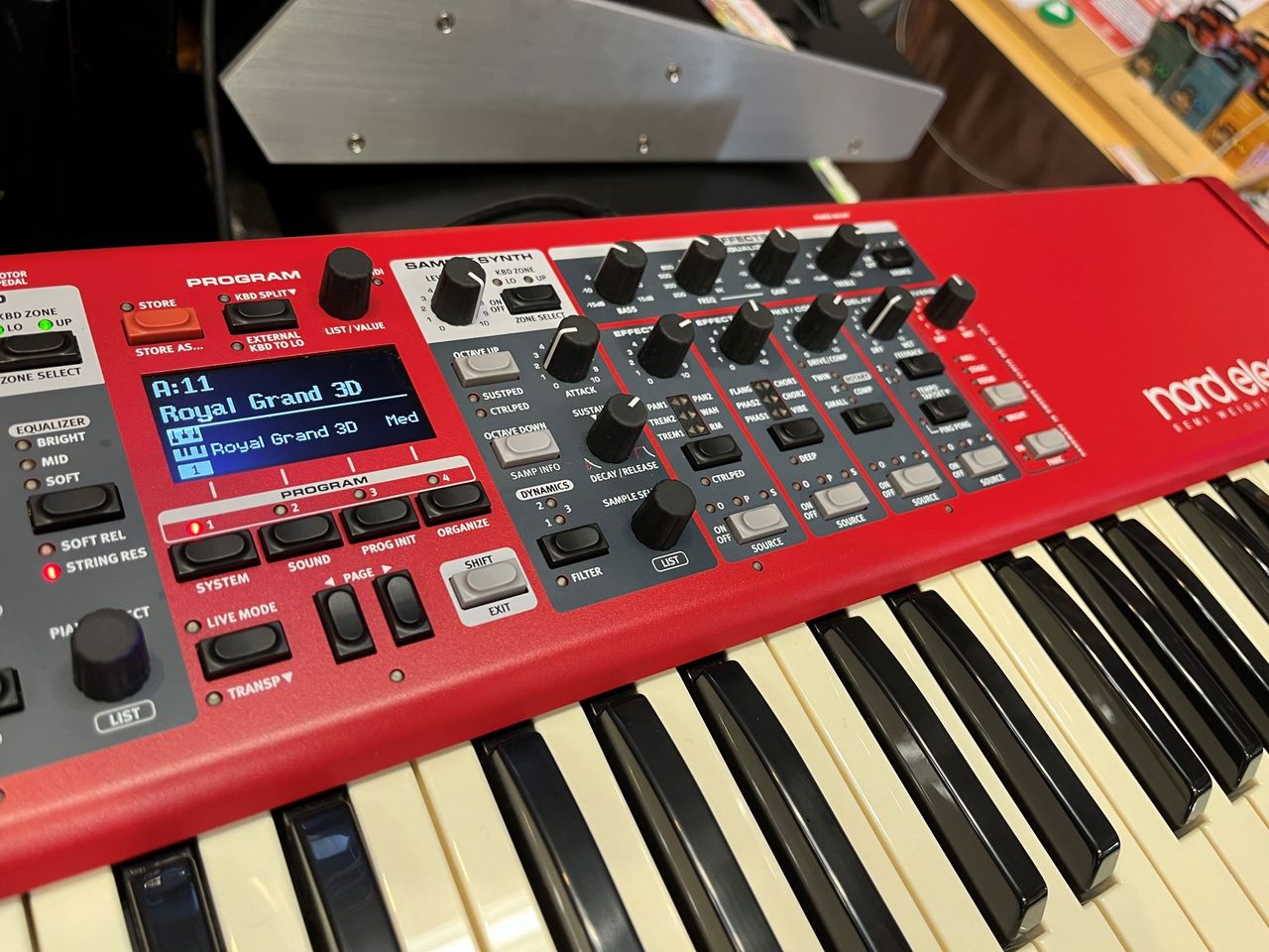 CLAVIA Nord Electro 6d 61鍵 美品 純正ソフトケース付き CLAVIA Nord（CLAVIA） Nord Electro 6D 61+専用ソフトケース