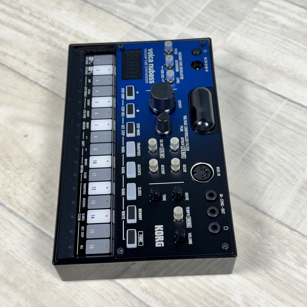 KORG volca nubass VACUUM TUBE SYNTHESIZER【アウトレット特価!!】（B