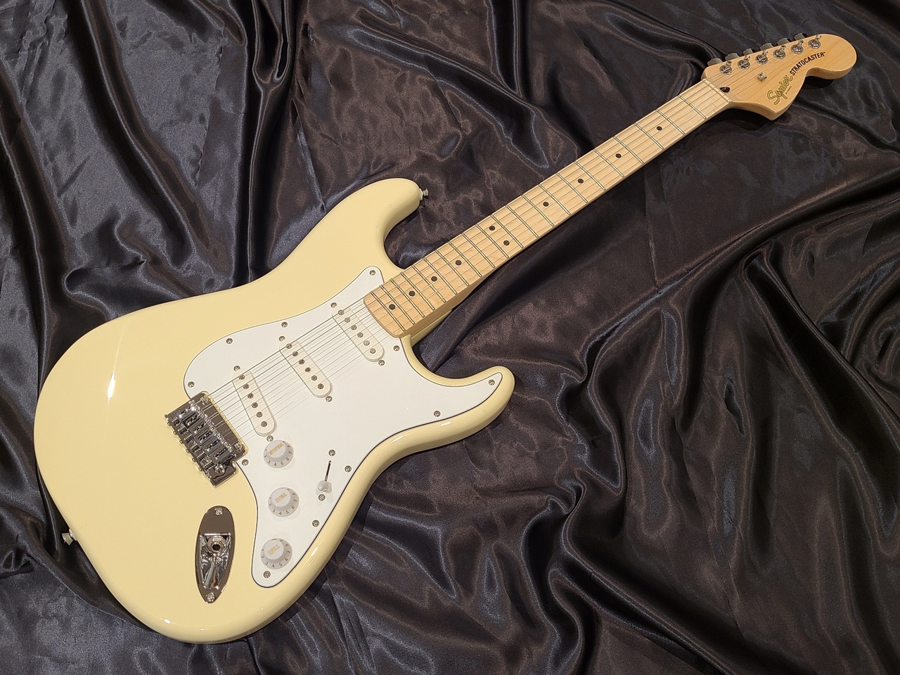 美品　Squier Stratocaster アイボリー Squier by Fender / Affinity Series Stratocaster Maple