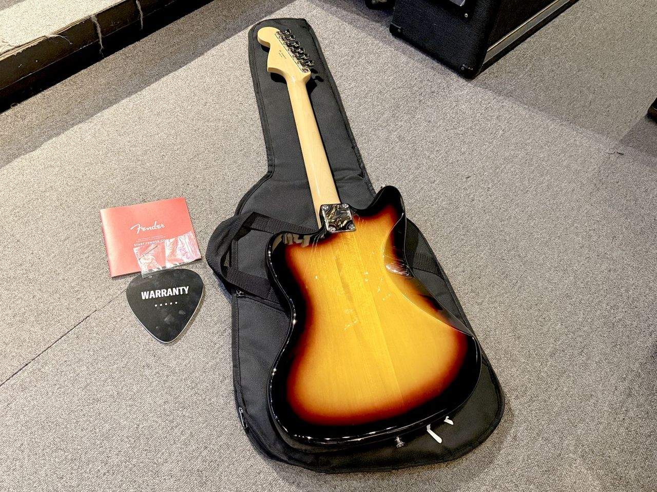 Fender Made in Japan Traditional 60s Jaguar（中古）【楽器検索 