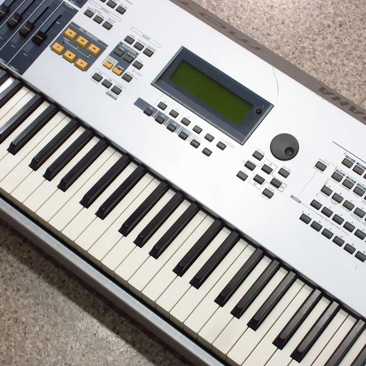 YAMAHA MOTIF ES8 